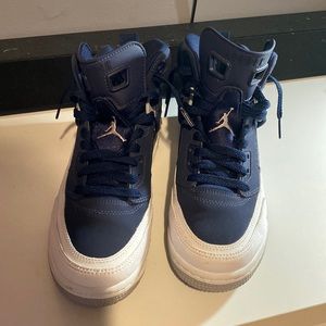 Jordan Spizike BG Navy and white size 7y